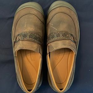 Keen brown 9.5 flat shoes